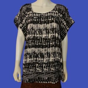 3/$30 NEW LOOK Monochrome Ikat Short Sleeve Blouse NWOT